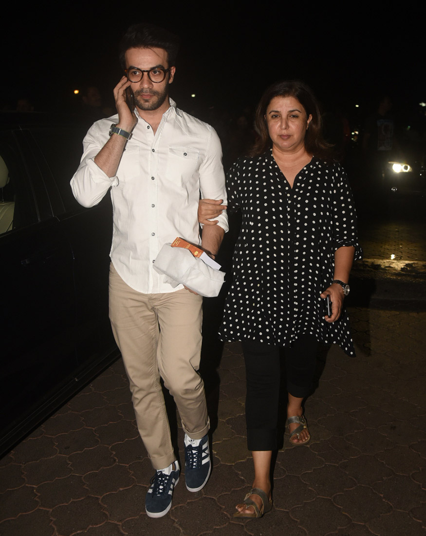 Punit Malhotra and Farah Khan at the prayer meet of Ram Mukherjee at Iscon Temple in Juhu, Mumbai on October 25, 2017. Amitabh Bachchan,Abhishek,Aishwarya Rai,Boney Kapoor,Sridevi,Abhishek Bachchan,Aishwarya Rai Bachchan,Ram Mukherjee Prayer Meet,Ram Mukherjee Prayer Meet pics,Ram Mukherjee Prayer Meet images,Ram Mukherjee Prayer Meet stills,Ram Mukherjee Prayer Meet pict