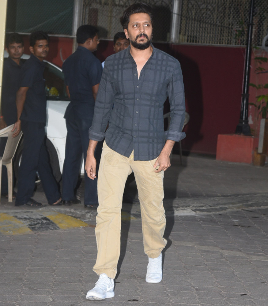 Riteish Deshmukh at the prayer meet of Ram Mukherjee at Iscon Temple in Juhu, Mumbai on October 25, 2017. Karan Johar,Riteish Deshmukh,Arjun Kapoor,Ameesha Patel,Ram Mukherjee's Prayer Meet,Ram Mukherjee Prayer Meet,Ram Mukherjee Prayer Meet pics,Ram Mukherjee Prayer Meet images,Ram Mukherjee Prayer Meet stills,Ram Mukherjee Prayer Meet pictures,Ram Mukh