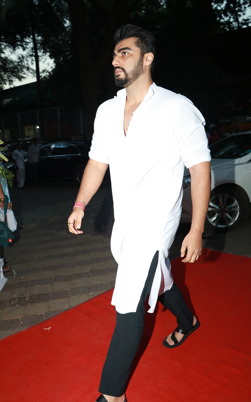 Arjun Kapoor at the prayer meet of Ram Mukherjee at Iscon Temple in Juhu, Mumbai on October 25, 2017. Karan Johar,Riteish Deshmukh,Arjun Kapoor,Ameesha Patel,Ram Mukherjee's Prayer Meet,Ram Mukherjee Prayer Meet,Ram Mukherjee Prayer Meet pics,Ram Mukherjee Prayer Meet images,Ram Mukherjee Prayer Meet stills,Ram Mukherjee Prayer Meet pictures,Ram Mukh