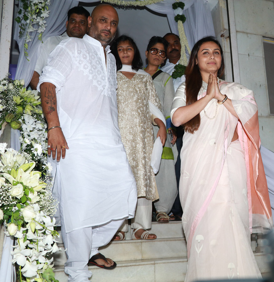 Rani Mukerji gestures during the prayer meet of her father Ram Mukherjee. Karan Johar,Riteish Deshmukh,Arjun Kapoor,Ameesha Patel,Ram Mukherjee's Prayer Meet,Ram Mukherjee Prayer Meet,Ram Mukherjee Prayer Meet pics,Ram Mukherjee Prayer Meet images,Ram Mukherjee Prayer Meet stills,Ram Mukherjee Prayer Meet pictures,Ram Mukh