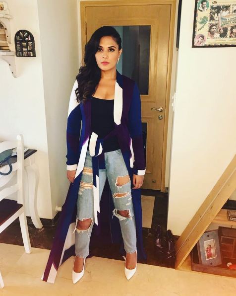 Richa looks fierce in Vedika M's cape and some tinge of jewelry by Bansri Jewelry Lounge. Richa Chadha,actress Richa Chadha,Jia aur Jia promotion,Jia aur Jia movie promotion,Jia aur Jia promotion pics,Jia aur Jia promotion images,Jia aur Jia promotion stills