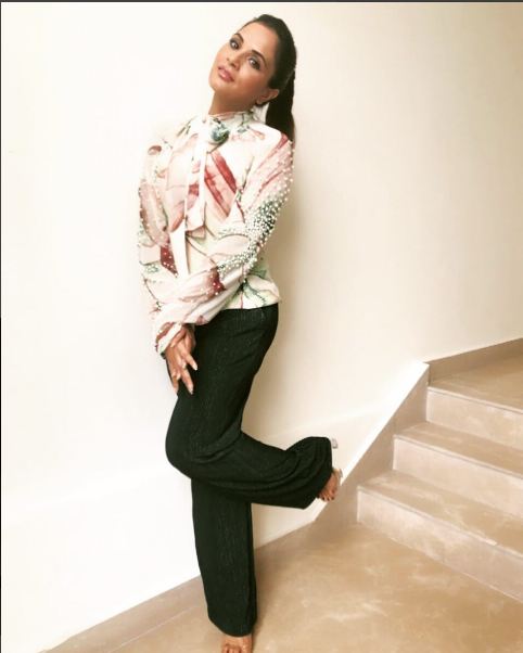She is wearing a bow tie pearl blouse by Lola by Suman and pants by Priyanka Gangwal. Richa Chadha,actress Richa Chadha,Jia aur Jia promotion,Jia aur Jia movie promotion,Jia aur Jia promotion pics,Jia aur Jia promotion images,Jia aur Jia promotion stills