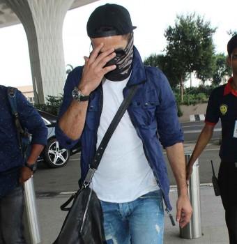 Padmavati actor Shahid Kapoor hides his new look of shaved hair and beard.