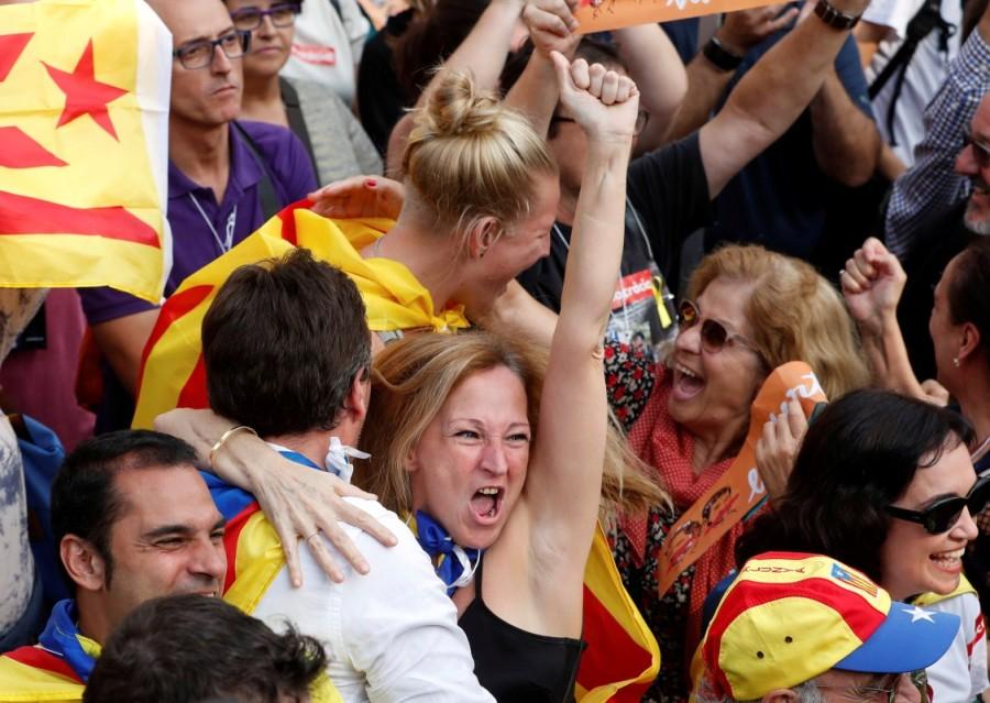 People react as they watch on giant screens a plenary session outside the Catalan regional parliament in Barcelona, Spain, October 27, 2017. Catalonia declares independence,Catalonia,Catalonia independence,catalonia independence vote,Spain Catalonia rift,spain and catalonia,Catalonia unilaterally,Spain