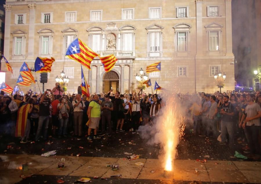 Fireworks are set off in front of the Catalan regional government headquarters during celebratrions after the Catalan regional parliament declared independence from Spain in Barcelona, Spain, October 27, 2017. Catalonia declares independence,Catalonia,Catalonia independence,catalonia independence vote,Spain Catalonia rift,spain and catalonia,Catalonia unilaterally,Spain