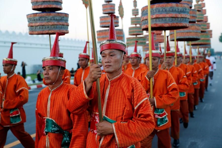 Thai soldiers arrived to take part in a procession to tranfer the relics and royal ashes of Thailand's of late King Bhumibol from the crematorium to the Grand Palace in Bangkok. Thai king,King Bhumibol,Bangkok Grand Palace,Royal cremation for Thai king