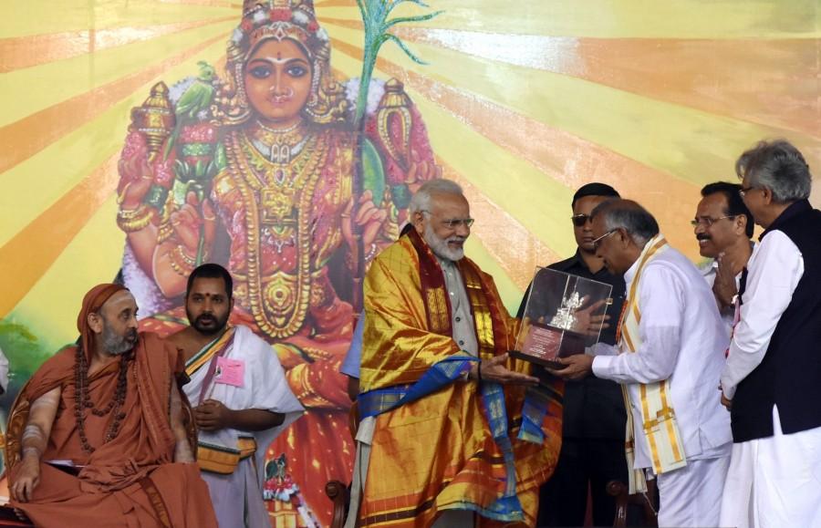 PM Narendra Modi with Sri Shankara Bharati Mahaswamiji, peethadhipati, of Yadathore Sri Yoganandeshwara Saraswathi Math, Krishnarajanagar at Dashamah Soundarya Lahari Parayanotsava Mahasamarpane Narendra Modi,PM Narendra Modi,Narendra Modi at Dashamah,Narendra Modi attends Dashamah Soundarya Lahari Parayanotsava Mahasamarpane,Dashamah Soundarya Lahari Parayanotsava Mahasamarpane