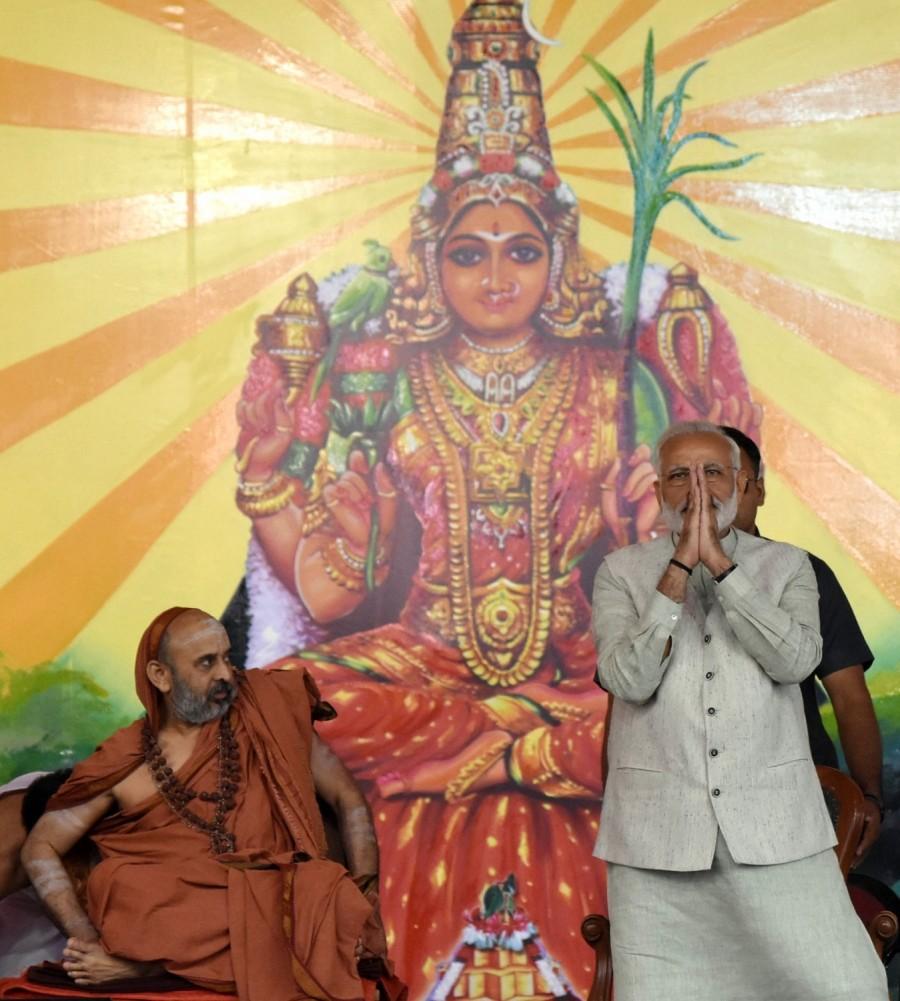 Prime Minister Narendra Modi with Sri Shankara Bharati Mahaswamiji, peethadhipati, of Yadathore Sri Yoganandeshwara Saraswathi Math, Krishnarajanagar at Dashamah Soundarya Lahari Parayanotsava Mahasamarpane in Bengaluru on Oct 29, 2017. Narendra Modi,PM Narendra Modi,Narendra Modi at Dashamah,Narendra Modi attends Dashamah Soundarya Lahari Parayanotsava Mahasamarpane,Dashamah Soundarya Lahari Parayanotsava Mahasamarpane