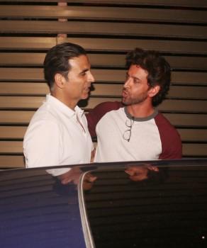 Akshay Kumar and Hritik Roshan at Showhouse's Salaam Noni Appa special preview at Royal Opera House.