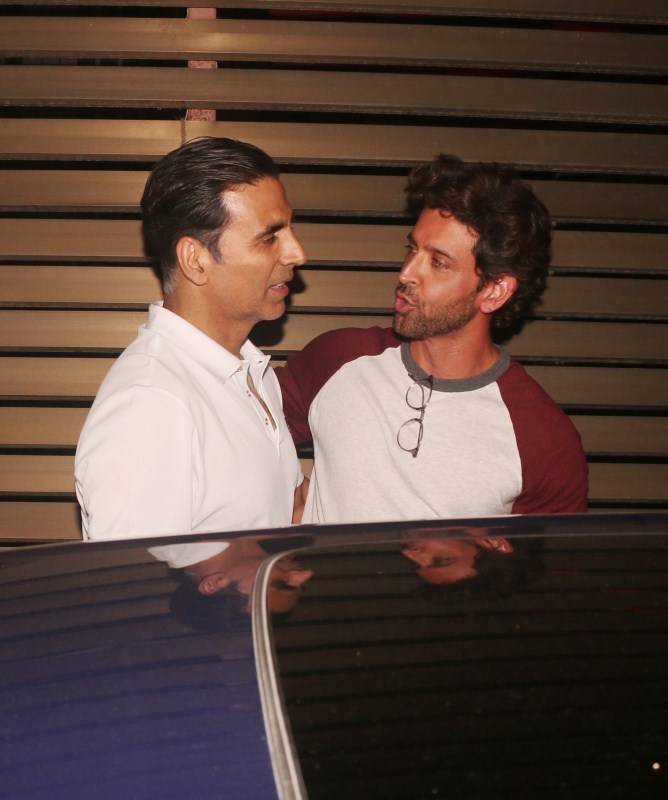 Akshay Kumar and Hritik Roshan at Showhouse's Salaam Noni Appa special preview at Royal Opera House. Hrithik Roshan,Dimple Kapadia,Twinkle Khanna,Akshay Kumar,Suzzanne Khan,Anupam Kher,Homi Adjania,R. Balki,Tara Sharma,Kabir Bedi,Royal Opera House,celebs at Royal Opera House