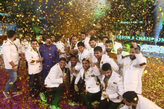 Patna Pirates thumped Gujarat Fortunegiants 55-38 at the Jawaharlal Nehru Indoor Stadium here on Saturday to clinch the Pro Kabaddi League (PKL) season 5 title. Patna have won the PKL title for third consecutive season now. Raider Pardeep Narwal (19 points) starred for Patna to single-handedly dominate the match and clinch the all-important victory. Defender Jaideep (5 points) too played a vital role. For Gujarat, Sachin (11 points) was the top scorer.