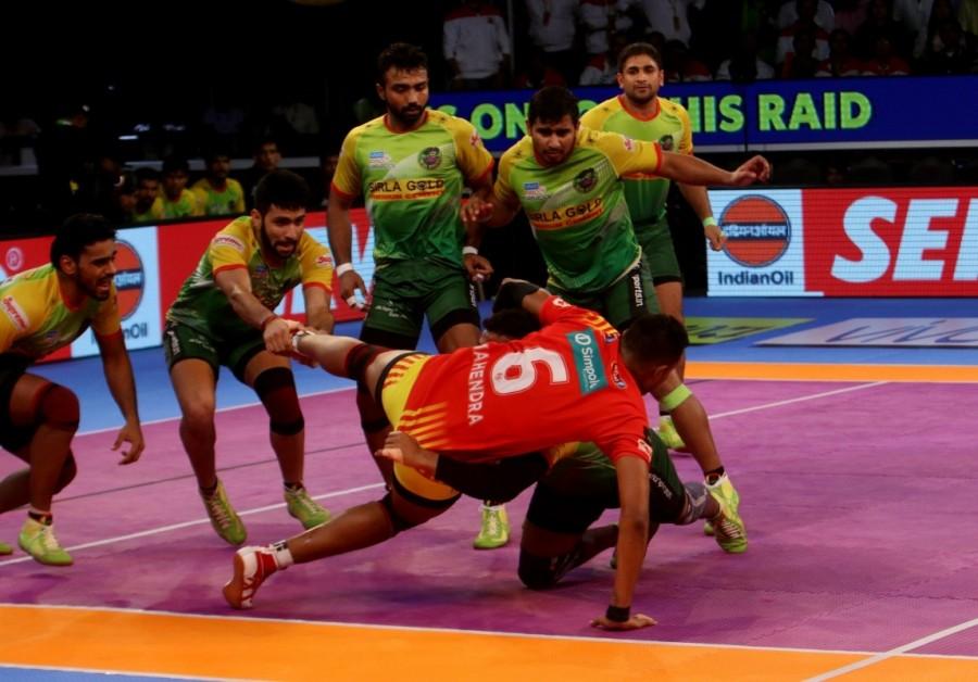 However, Chandran Ranjit earned a few vital points in the dying minutes of the match for the debutants which were not enough for them to clinch victory. Patna Pirates beat Gujarat Fortunegiants,Patna Pirates,Gujarat Fortunegiants,Patna Pirates wins Pro Kabaddi League 5 title,Pro Kabaddi League 5 title,Pro Kabaddi League 5