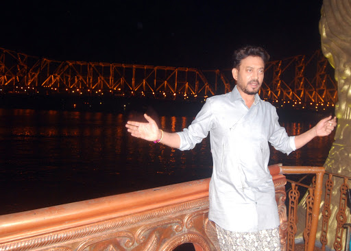The trailer of the film showcased a glimpse of Irrfan going on an adventurous river rafting ride. Irrfan's boat ride made him revisit all the fun and hard work went behind the river rafting scene. Irrfan Khan,actor Irrfan Khan,Irrfan Khan felt nostalgic,Irrfan Khan on river Hooghly,Qarib Qarib Singlle,Qarib Qarib Singlle actor,Qarib Qarib Singlle actor Irrfan Khan