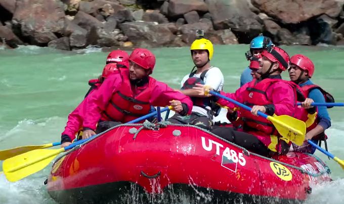 Sources reveal, "While Irrfan was having a gala time in a jetty ride on the Hooghly river, he was talking about how he is missing the shooting and what all went on to give the best river rafting shot". Irrfan Khan,actor Irrfan Khan,Irrfan Khan felt nostalgic,Irrfan Khan on river Hooghly,Qarib Qarib Singlle,Qarib Qarib Singlle actor,Qarib Qarib Singlle actor Irrfan Khan
