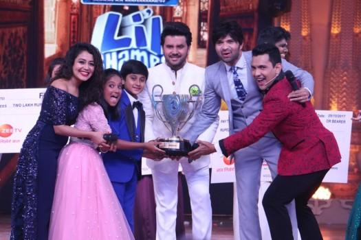 Sa Re Ga Ma Pa Li'l Champs finale -Judges Neha Kakkar, Javed Ali and Himesh Reshamiya along wih Host Aditya Narayan enjoying the finale moment with WINNERS- Anjali Gaikwad and Shreyan Bhattacharya.