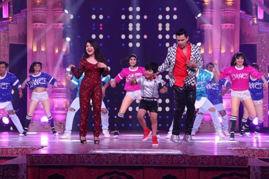 Sa Re Ga Ma Pa Li'l Champs Grand Finale - Judge Neha Kakkar, Jayas Kumar and host Aditya Narayan performing. Anjali Gaikwad,Shreyan Bhattacharya,Anjali Gaikwad and Shreyan Bhattacharya,Sa Re Ga Ma Pa Li’l Champs winners,Sa Re Ga Ma Pa Li’l Champs