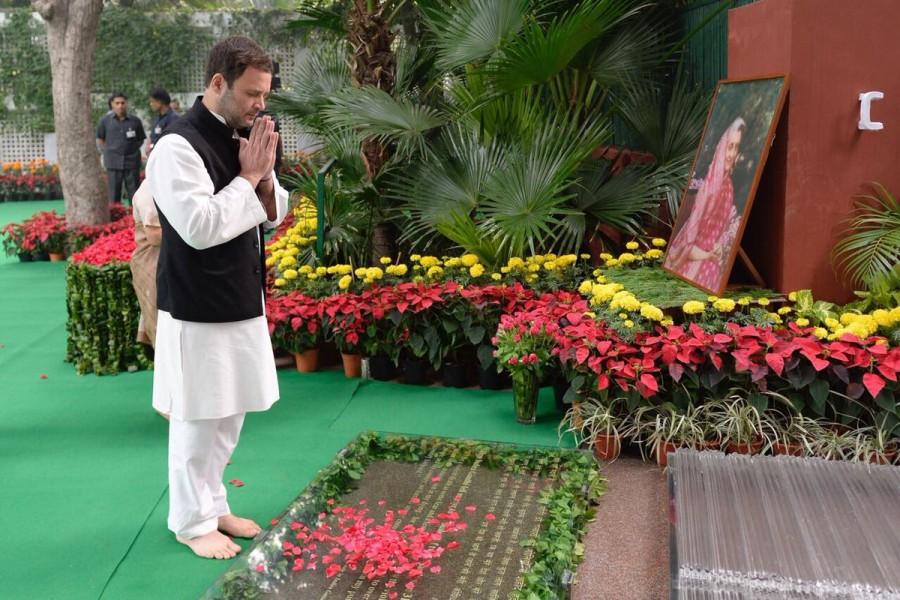Rahul Gandhi pays tribute to Indira Gandhi on her death anniversary. Pranab Mukherjee,Manmohan Singh,Rahul Gandhi,Pranab Mukherjee pay tributes to Indira Gandhi,Manmohan Singh pay tributes to Indira Gandhi,Rahul Gandhi pay tributes to Indira Gandhi,Indira Gandhi