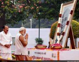 Narendra Modi,PM Narendra Modi,PM Modi,Modi,Narendra Modi pays tribute to Sardar Patel,Sardar Patel,Sardar Vallabhbhai Patel,142nd birth anniversary of Sardar Vallabhbhai Patel,Sardar Patel birth anniversary