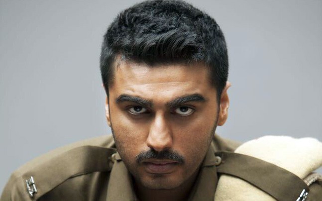 Arjun Kapoor revealed his look in Sandeep Aur Pinky Faraa by tweeting: "10th film 1 truth...Change is the only constant !!! Can’t wait to begin filming this one #sandeepaurpinkyfaraar @yrf @SAPFTheFilm". Arjun Kapoor,Sandeep Aur Pinky Faraar,Sandeep Aur Pinky Faraar first look,Sandeep Aur Pinky Faraar poster,Sandeep Aur Pinky Faraar movie poster,Arjun Kapoor look in Sandeep Aur Pinky Faraar