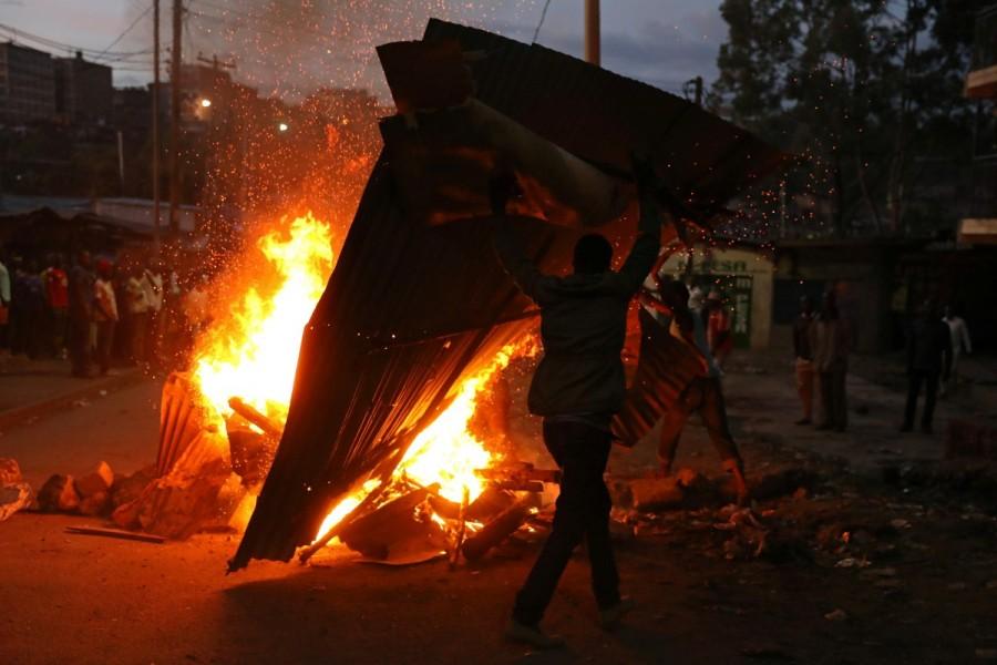 Opposition supporters set barricades on fire during a protest in the slum area of Mathare in the capital Nairobi, Kenya. Kenyan opposition,Kenyan leader,deadly violence,deadly violence in Kenya,Kenya deadly violence