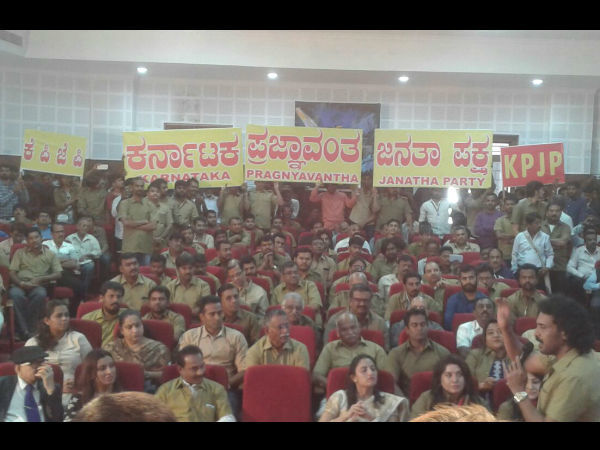 Asserting the party would focus on education, infrastructure and agriculture, he said: "I've been asking people to give me suggestions on the areas we need to work on. Many youngsters have expressed their disappointment with the current education system, which we want to transform." Upendra,real star Upendra,Karnataka Pragnavantha Janatha Paksha,KPJP,superstar Upendra,Upendra launches KPJP