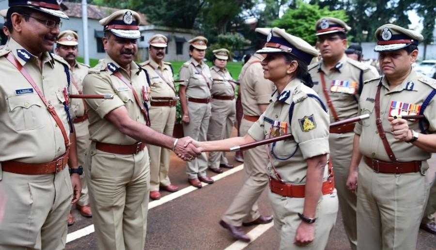 Neelamani N Raju, incoming DG and IGP of Karnataka takes charge from outgoing DG and IGP of Karnataka Rupak Kumar Dutta at DGP Office in Bengaluru, on Oct 31, 2017. Neelamani N Raju,Neelamani N Raju as Karnataka DG & IGP,Karnataka DG & IGP,First Woman Police Chief
