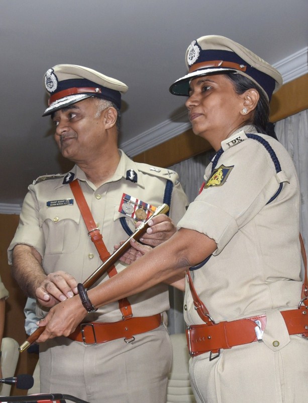 Neelamani N Raju, incoming DG and IGP of Karnataka takes charge from outgoing DG and IGP of Karnataka Rupak Kumar Dutta at DGP Office in Bangalore, on Oct 31, 2017. Neelamani N Raju,Neelamani N Raju as Karnataka DG & IGP,Karnataka DG & IGP,First Woman Police Chief
