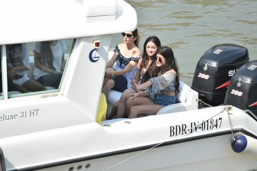 Sussanne Khan, Ananya Pandey and Shanaya Kapoor snapped leaving to Alibaug to celebrate SRK's 52nd birthday.
