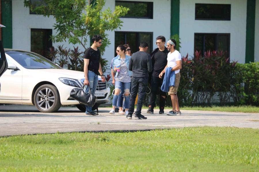 Deepika Padukone, Alia Bhatt at Shah Rukh Khan birthday bash. Deepika Padukone,Alia Bhatt,Deepika Padukone at Shah Rukh Khan birthday bash,Alia Bhatt at Shah Rukh Khan birthday bash,Shah Rukh Khan birthday bash,SRK birthday bash