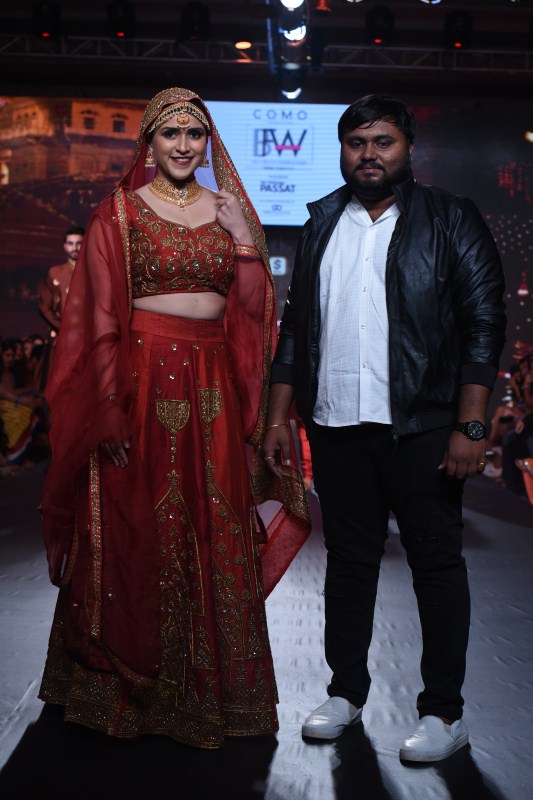 Manara Chopra (Priyanka Chopra's sis) as Srikanth Manola's muse during the IBFW showcasing. India Beach Fashion Week,India Beach Fashion Week day 3,IBFW,IBFW 2017,IBFW 2017 day 3,Ken Ferns,Manara Chopra,Vikram Phadnis,Kiara Advani