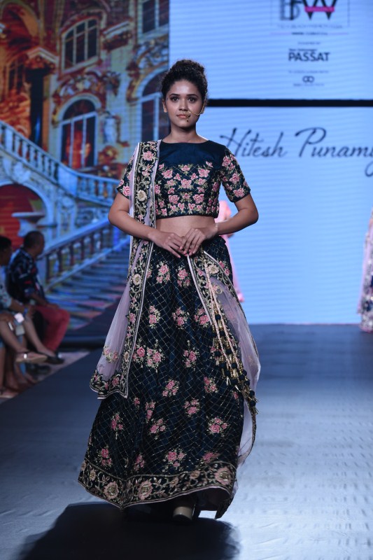 Models showcase their design bridal wear collection during India Beach Fashion Week. India Beach Fashion Week,India Beach Fashion Week day 3,IBFW,IBFW 2017,IBFW 2017 day 3,Ken Ferns,Manara Chopra,Vikram Phadnis,Kiara Advani