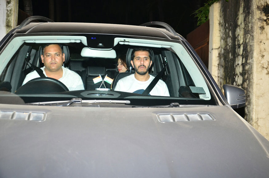 Ritesh Sidhwani arrives for Shah Rukh Khan's 52nd birthday celebration in Alibaug. Karan Johar,Sidharth Malhotra,Sanjay Kapoor,Shah Rukh Khan's 52nd birthday celebration,Shah Rukh Khan's birthday celebration,Shah Rukh Khan,Shah Rukh Khan birthday celebration,Celebs at Shah Rukh Khan birthday celebration,Shah Rukh Khan birthday