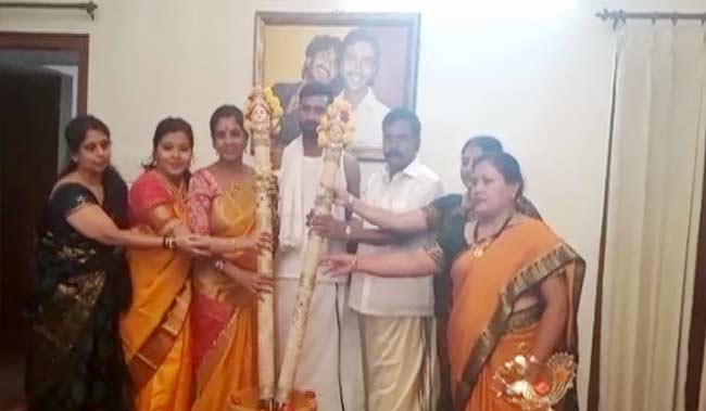 Loose Mada Yogesh and Sahitya's wedding stills. Kannada actor yogesh,yogesh marriage photos,yogish wedding pics,yogesh marries sahitya,kannada celebrity wedding,kannada actor marriage,yogesh,yogish,loose maadha,Loose Mada Yogesh wedding,Loose Mada Yogesh marriage