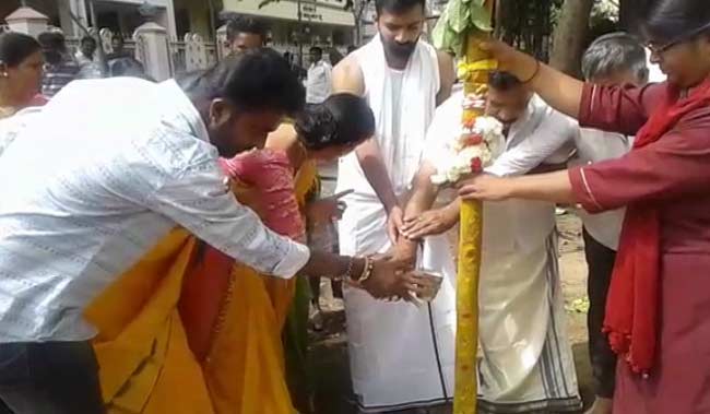 Yogesh currently awaits the release of Kannada movie "Kitna". Kannada actor yogesh,yogesh marriage photos,yogish wedding pics,yogesh marries sahitya,kannada celebrity wedding,kannada actor marriage,yogesh,yogish,loose maadha,Loose Mada Yogesh wedding,Loose Mada Yogesh marriage