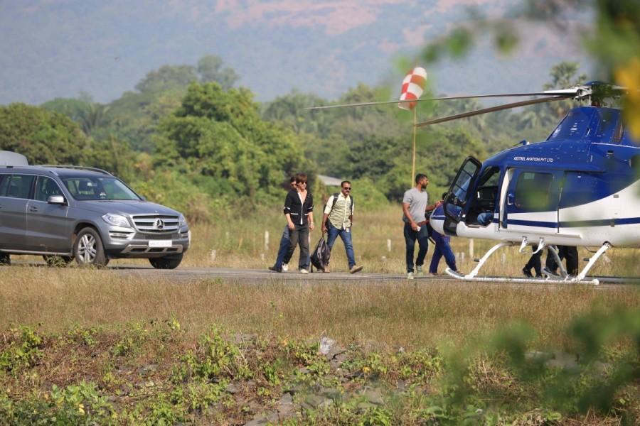 Actor Shah Rukh Khan leaves for Mumbai from Alibagh with his son AbRam. Shah Rukh Khan,Shah Rukh Khan leaves for Mumbai,Shah Rukh Khan leaves Alibagh,Abram Khan,AbRam,Shah Rukh Khan and AbRam,Shah Rukh Khan son AbRam