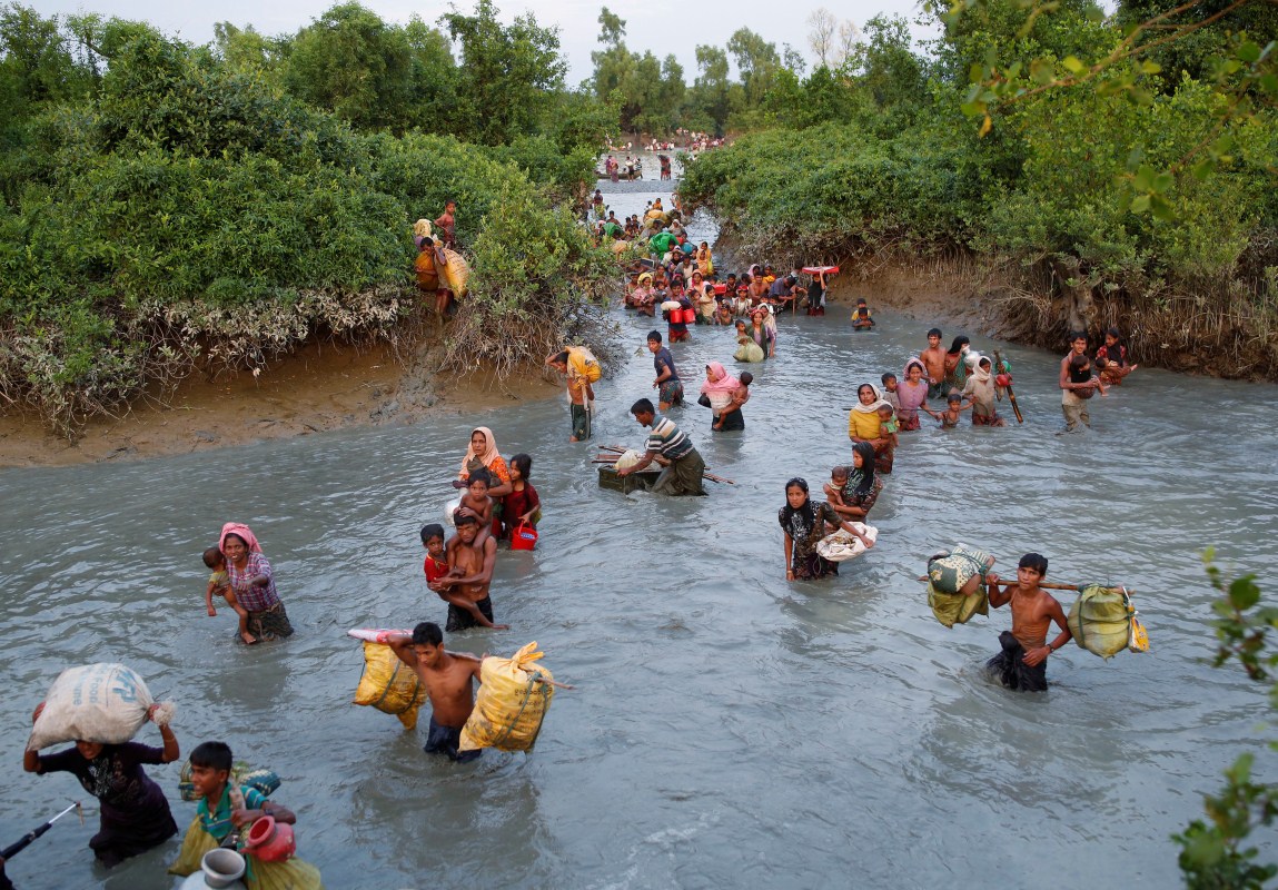 Rohingya Refugees Crossing Naf River At The Bangladesh-Myanmar Border ...