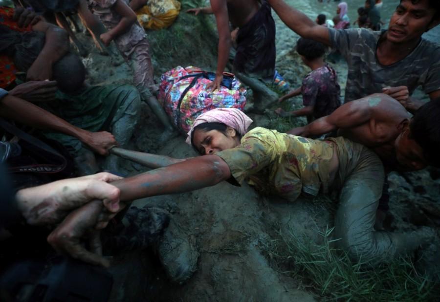 Photographers help a Rohingya refugee to climb out of Naf River as they cross the Myanmar-Bangladesh border in Palong Khali, near Cox's Bazar, Bangladesh, November 1, 2017. Rohingya refugees,Rohingya refugees fleeing,Naf river,Bangladesh-Myanmar border,Rohingya refugees crossing Naf river,bangladesh-myanmar border