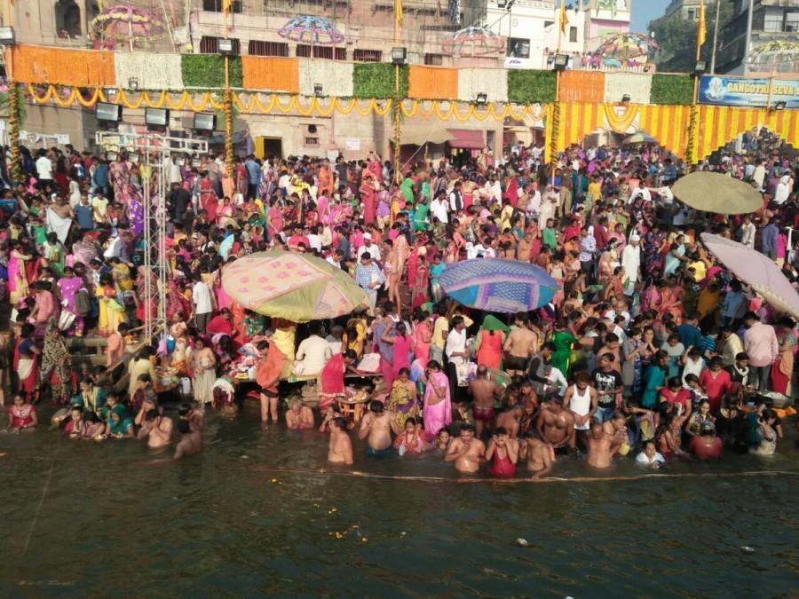 Amid tight security, all the roads were chock-a-block with people as they headed for the Har Ki Paudi's Brahm Kund. Kartik Purnima,holy dip in Ganga,holy dip,Hindu devotees,Ganga,Kartik Purnima celebration,Kartik Purnima celebration pics,Kartik Purnima celebration images,Kartik Purnima celebration stills,Kartik Purnima celebration pictures,Kartik Purnima celebration ph