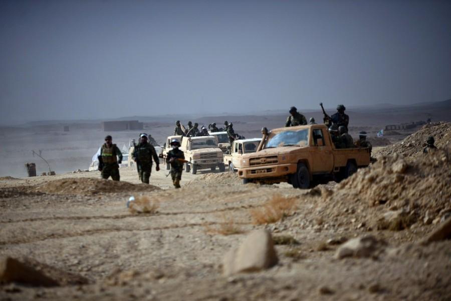 Shi'ite Popular Mobilization Forces (PMF) advance towards the city of Al-Qaim, Iraq November 3, 2017. Iraqi forces,Islamic State,Iraqi forces entered al-Qaim,al-Qaim,Islamic State militants