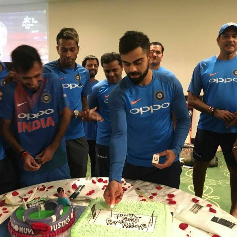 Virat Kohli celebrates 29th birthday with Indian cricket team - Photos