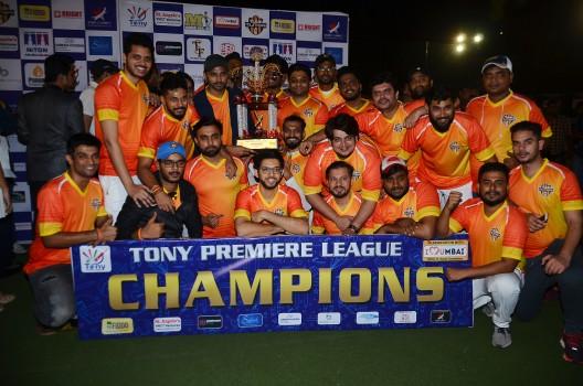 Aaditya Thackeray with his Yuva Mumbai team that stood victorious at the Tony Premier League (TPL) exhibition match between Yuva Mumbai & Mumbai Heroes.