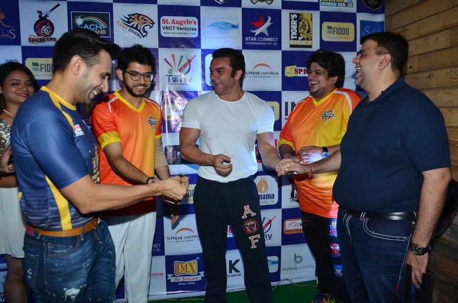 Daanish Hingora, Aaditya Thackeray, Sohail Khan, Rahul Kanal and Naren Moriani tossing the coin at the Tony Premier League (TPL) exhibition match between Yuva Mumbai & Mumbai Heroes. Aaditya Thackeray,Sohail Khan,Aftaab Shivdasani,Jay Bhanushali,Naren Moriani,Daanish Hingora,Rahul Kanal,Aamir Ali,Rohit Roy,Yuva Mumbai & Mumbai Heroes