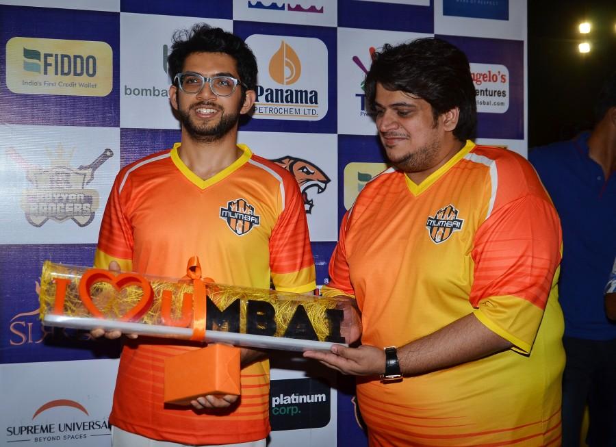 Aaditya Thackeray and Rahul Kanal at the Tony Premier League (TPL) exhibition match between Yuva Mumbai & Mumbai Heroes. Aaditya Thackeray,Sohail Khan,Aftaab Shivdasani,Jay Bhanushali,Naren Moriani,Daanish Hingora,Rahul Kanal,Aamir Ali,Rohit Roy,Yuva Mumbai & Mumbai Heroes