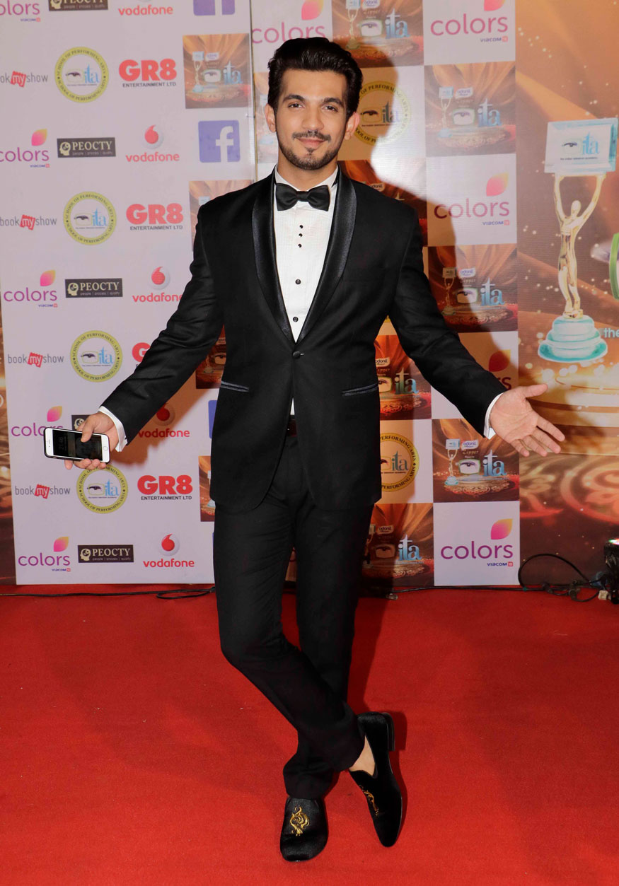 Arjun Bijlani poses for photographers at 17th Indian Television Academy Awards in Mumbai on November 5, 2017. Adaa Khan,Anupam Kher,Ekta Kapoor,Vivek Oberoi,Arjun Bijlani,Kamya Punjabi,Mouni Roy,Rashami Desai,Soni Razdan,17th Indian Television Academy Awards,Indian Television Academy Awards,ITA 2017,ITA 2017 pics,ITA 2017 images,ITA 2017 stills,ITA 2017 pictures