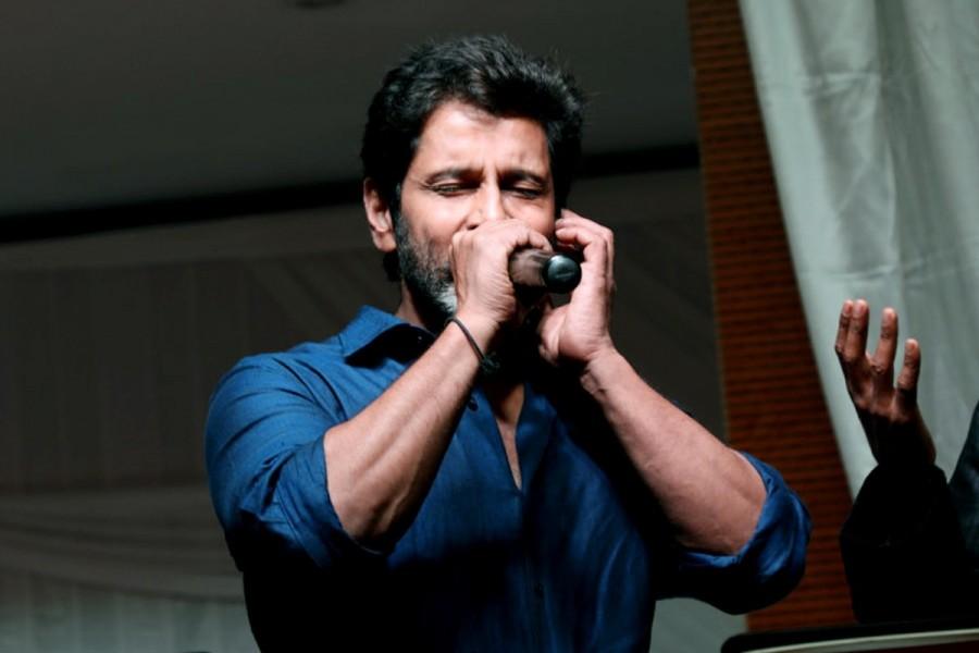 Chiyaan Vikram's daughter Akshitha got married to DMK Supremo Karunanidhi's great-grandson Manu Ranjith. Chiyaan Vikram,Vikram,Chiyaan Vikram sings,Vikram sings,Chiyaan Vikram sings at Akshita wedding reception,Akshita wedding reception,Akshita wedding reception pics,Akshita wedding reception images,Akshita wedding reception stills,Akshita wedding reception
