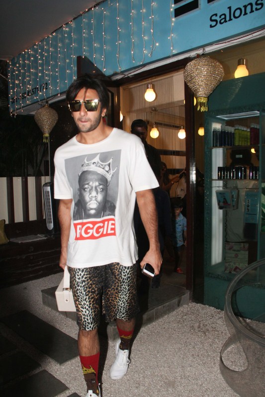 Bollywood actor Ranveer Singh is raising the temperatures in his new look as he bids goodbye to his Padmavati look. Ranveer Singh,actor Ranveer Singh,Ranveer Singh Padmavati look,Ranveer Singh bids goodbye to Padmavati look,Ranveer Singh shorter hair,Ranveer Singh short hair,Padmavati,Alauddin Khilji