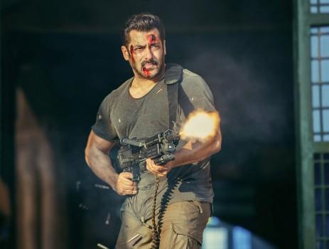 Salman Khan's much-awaited Indian Spy thriller, Tiger Zinda Hai has come out with its trailer. The trailer promises to be a complete action drama along with some blockbuster dialogues. Salman is seen performing some high-end stunts with his out of the box dialogues which surely makes for a whistle frenzy blockbuster. Fans went all out to praise their star for his dialogue delivery, stunts as well as the ruffled look and hot avatar.