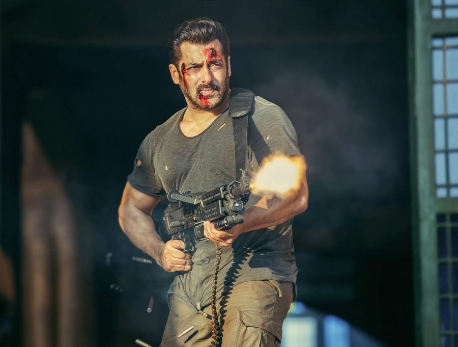 Salman Khan's much-awaited Indian Spy thriller, Tiger Zinda Hai has come out with its trailer. The trailer promises to be a complete action drama along with some blockbuster dialogues. Salman is seen performing some high-end stunts with his out of the box dialogues which surely makes for a whistle frenzy blockbuster. Fans went all out to praise their star for his dialogue delivery, stunts as well as the ruffled look and hot avatar. Tiger Zinda Hai Trailer,Tiger Zinda Hai,Tiger Zinda Hai movie Trailer,Salman Khan,Salman Khan fans,Salman Khan Tiger Zinda Hai Trailer,salman khan tiger zinda hai