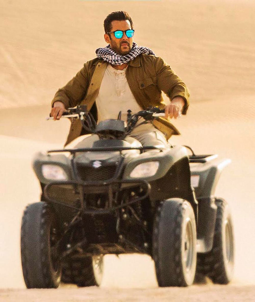 The previous part of the franchise, Ek Tha Tiger which released in 2012 also got accolades to Salman for his portrayal of a RAW agent. Salman's action thriller is coming back on screen after long & fans are rejoicing watching it in the trailer itself. Tiger Zinda Hai Trailer,Tiger Zinda Hai,Tiger Zinda Hai movie Trailer,Salman Khan,Salman Khan fans,Salman Khan Tiger Zinda Hai Trailer,salman khan tiger zinda hai