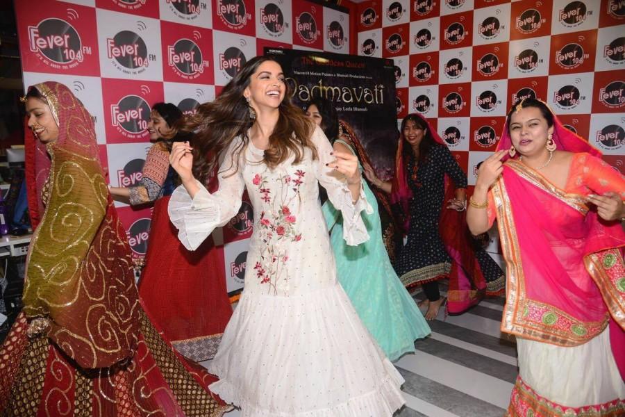 Bollywood actress Deepika Padukone promotes her upcoming movie Padmavati and her new song Ghoomar at Fever 104 FM. Deepika Padukone,actress Deepika Padukone,Deepika Padukone promotes Padmavati,Padmavati promotion,Padmavati movie promotion,Padmavati promotion pics,Padmavati promotion images,Padmavati promotion stills,Padmavati promotion pictures,Padmavati promotion pho